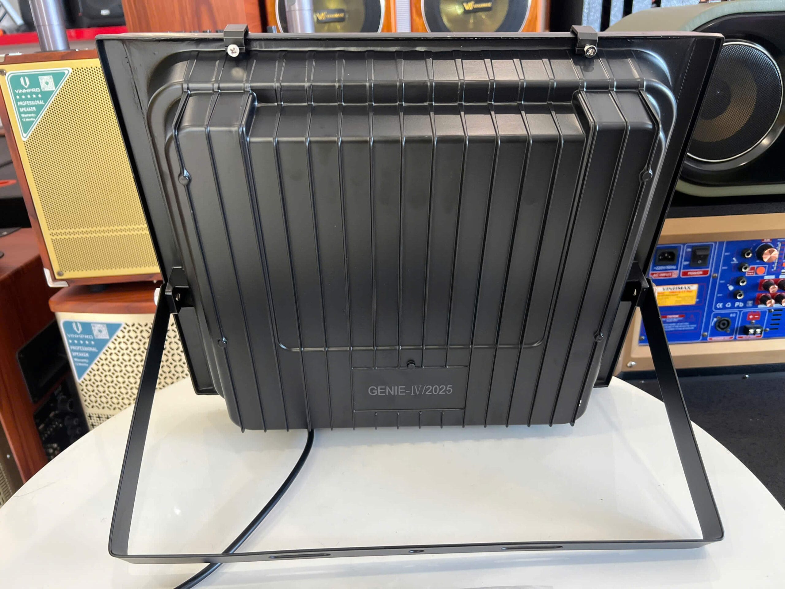 đèn năng lượng mặt trời IP68 300W, LED 5054, tấm pin 35×70 cm, pin 42Ah, siêu sáng, chống nước.